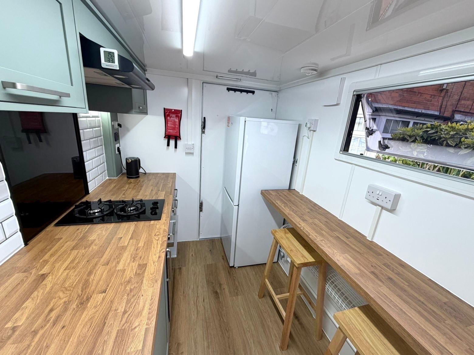 Dishwasher and washing machine included in the pod